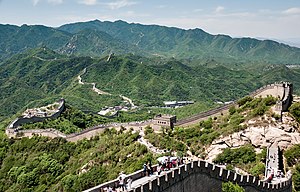 החומה הגדולה של סין. הקטע שבאזור באדאלינג, היה הראשון בחומה ששופץ (ב-1957), והקטע הראשון שנפתח לתיירים.