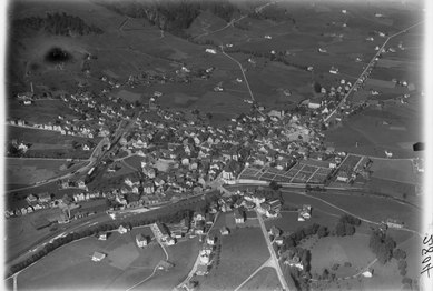 Aerial view from 400 metres (1000') by Walter Mittelholzer (1922)