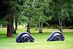 Eye Benches II av Louise Bourgeois.