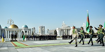 A state welcoming ceremony on the square.