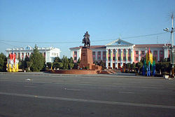 Praça central de Taraz