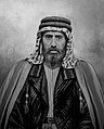 1=عيّاش الحاج حسين الجاسم، زعيم ومجاهد سوري من مدينة دير الزور، بدأ النضال المسلح ضد المستعمر الفرنسي في محافظة دير الزور عام 1925 تزامناً مع انطلاق الثورة السورية الكبرى في جبل العرب وغوطة دمشق، حكم عليه الفرنسيون بالنفي إلى مدينة جبلة مع أفراد عائلته بعد ادانتهم بتخطيط وتنفيذ عدة عمليات عسكرية ضد القوات الفرنسية والتي كان أخرها ملحمة عين البو جمعة، كما حكموا على ابنه الأكبر محمد بالسجن عشرين عاماً في جزيرة أرواد وأعدموا ابنه محمود رمياً بالرصاص مع عدد من المجاهدين الأخرين.