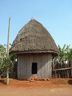 Case africaine à la chefferie de Bana, un petit village du Cameroun. (définition réelle 1 200 × 1 600*)