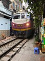 D19E-949 arriving into Hanoi Station