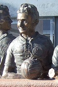 弗里茨-瓦尔特体育场旁的弗里茨．瓦尔特雕像
