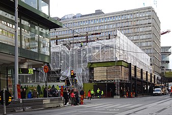 Trollhättan 29 före ombyggnaden, sedd från Hamngatan i mars 2017.