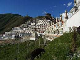 Uudelleen rakennettu Döndrub Ling -luostari (Gyegu Gompa) Yushun kaupungissa.