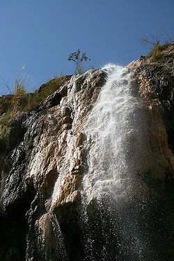 מפל במעיינות החמים בחממאת מעין