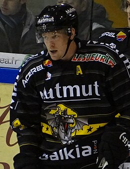 Photographie du joueur avec le maillot noir de Rouen