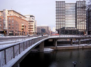 Klarabergsviadukten, vy mot Klarabergsgatan. Till höger syns en del av Stockholm Waterfront under uppförande, 2009