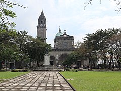 Manila Cathedral, Plaza De Roma