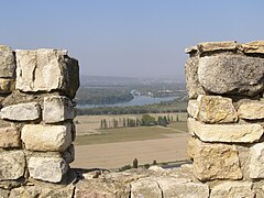 Vue sur la vallée du Rhône depuis les remparts de la forteresse.