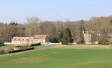 Le château et les communs.