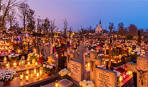 Celebración de Todos los Santos, cementerio de la Santa Cruz, Gniezno, Polonia, 2017-11-01, DD 07-09 HDR