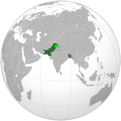 Land controlled by the Dominion of Pakistan shown in dark green; land claimed but not controlled shown in light green