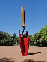 Plantoir (2001), Claes Oldenburg e Coosje van Bruggen, Meredith Corporation Collection, Des Moines