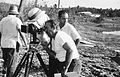 El director de Isla de Ensueño, Alejandro Kerk, revisa el encuadre en la cámara, que ha prepara Enrique Gutiérrez y Simón, Director de Fotografía.