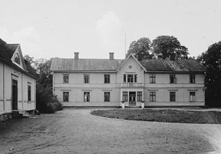 Mangårdsbyggnaden och södra flygeln 1927