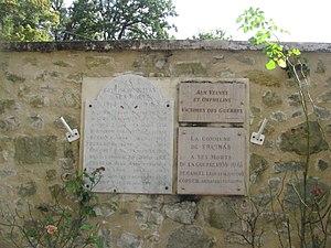 Plaques commémoratives.