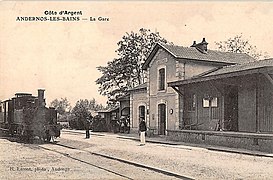 Un train en gare d'Andernos.