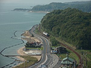 高ノ宮駅 - 松江フォーゲルパーク駅間の宍道湖北岸を走行する5000系