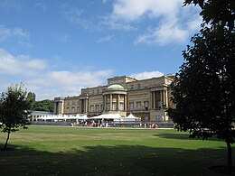 Lawn in the foreground, Buckingham Palace in the background