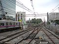 駅西側の配線（左側が相模原線橋本方面、右側が京王線府中方面）