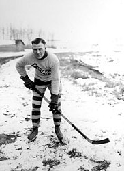 Eskimo centerman Howard Dea