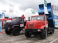 KrAZ-65032 (vorne) und KrAZ-6140TE (2006)