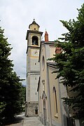 La chiesa e il campanile.