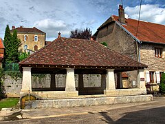 Le lavoir-abreuvoir.