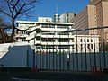 解体工事が始まった千代田区立お茶の水小学校（旧錦華小学校）の旧校舎（左・1973年竣工）及び旧体育館（右・1965年竣工）＜2020年1月撮影＞