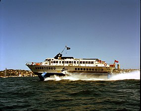 235-seat hydrofoil, Sydney (1985) on its way to Manly.
