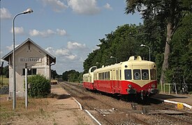 Autorail X 2403 avec l'X 4039 en gare de Bellenaves le 20 juin 2009.