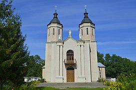 Вхід до старого храму католицький