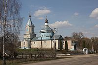 Стара кам'яна церква в селі