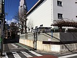 南西角から校舎を見る（2015年2月撮影）