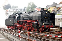 Deutsche Einheitslokomotive der Baureihe 01 mit Wagner-Windleitblechen