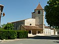 L'église vue de la place.