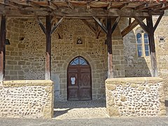 Le porche de l’église.