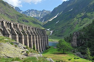 I ruderi della diga del Gleno.