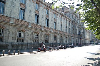 Façade côté Batignolles.