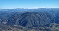 In primo piano il Monte Ualla. Sullo sfondo, il Gennargentu innevato