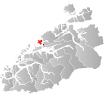 Mapa do condado de Møre og Romsdal com Aukra em destaque.