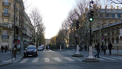 L'avenue Trudaine vue en direction de la rue des Martyrs.