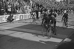 Beheyt beating Van Looy on the finish line