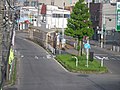 湯の川停留場・ホーム全景（2018年6月・北海道道83号函館南茅部線交差点付近の横断歩道橋（湯倉神社前）より撮影）