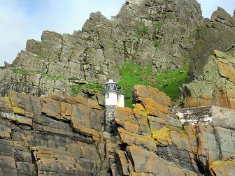 Phare sur Skellig Michael (Irlande). (définition réelle 2 048 × 1 536*)