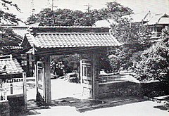 1880年（明治13年）に岡崎公園内に新築移転し、1907年（明治40年）に県立岡崎病院と改称した。戦災で焼失。