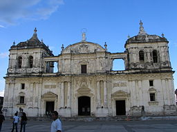 Basilikans exteriör